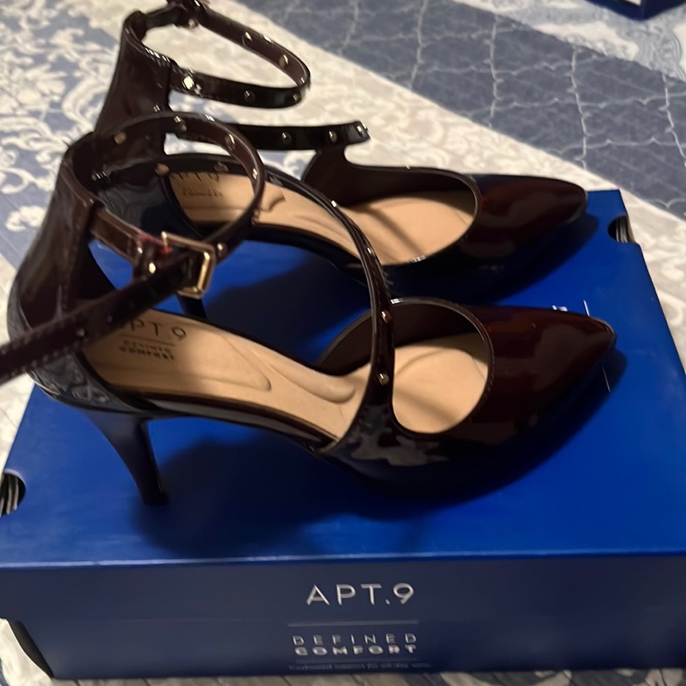 Apt 9 size 8 Ankle Wrap pumps